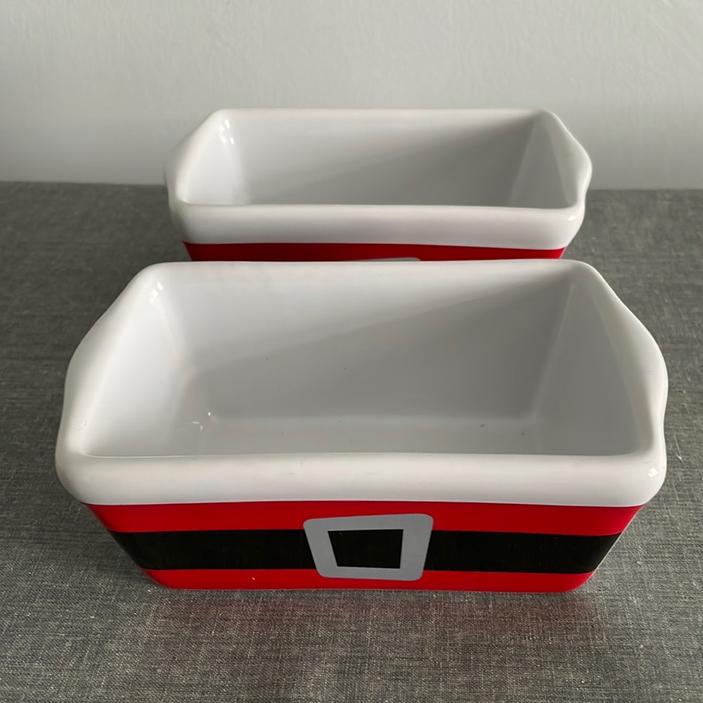2 small rectangular bowls